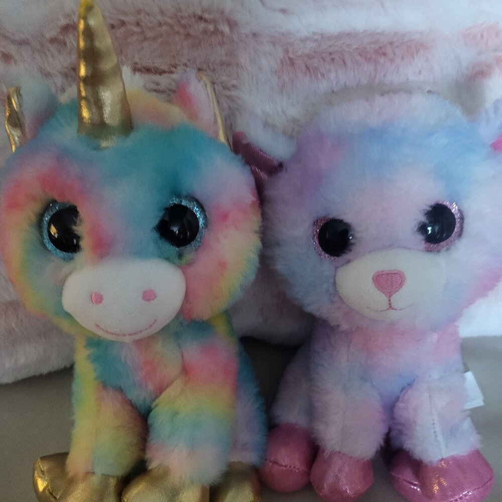 Unicorn plushy cat plushy.
